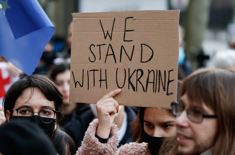 Protest against a potential war in Ukraine, in Paris