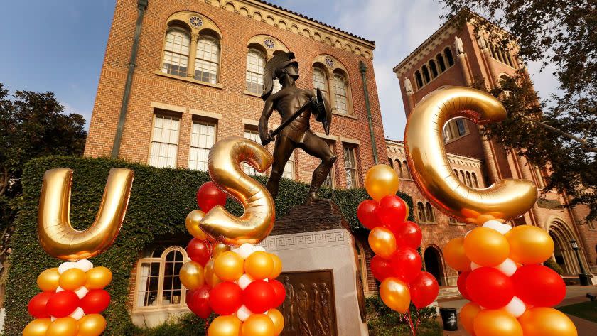 LOS ANGELES, CA â€“ OCTOBER 12, 2017: Parents and students gather at the Tommy Trojan statue Thursday morning October 12, 2017 at the opening ceremony for USC's annual parents weekend. (Al Seib / Los Angeles Times)