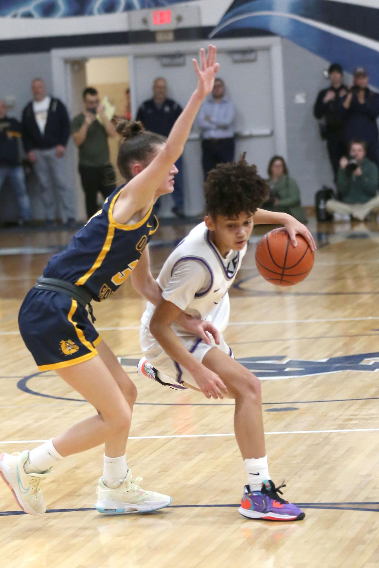 Ross' Destiny Robinson handles the ball.