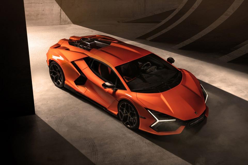 2024 lamborghini revuelto