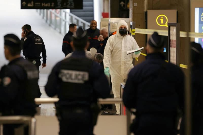 French forensic experts and police work at the scene of a knife attack at Paris's Gare de Lyon railway station, a major travel hub. Police said that the suspected attacker had been arrested and that the motives behind the attack were unclear. Thomas Samson/AFP/dpa