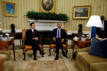 U.S. President Barack Obama and Mexico's President Enrique Pena Nieto attend a bilateral meeting at the Oval Office of the White House in Washington U.S., July 22, 2016. REUTERS/Carlos Barria