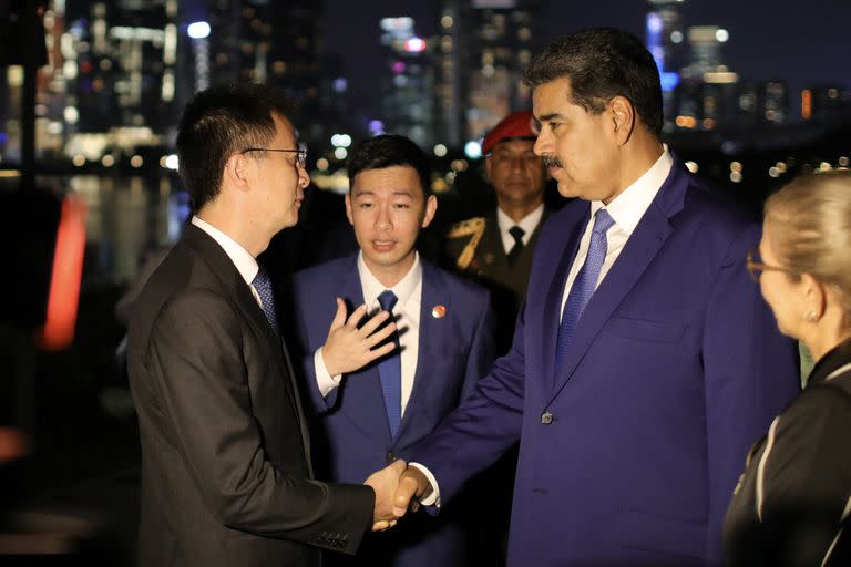 Nicolas Maduro dialoga con el secretario del distrito de Nanshan en Shenzen Huang Xiangyue