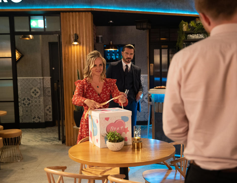 FROM ITV

STRICT EMBARGO - No Use Before Tuesday 25th July 2023

Coronation Street - Ep 1101920

Monday 31st July 2023

Sarah Barlow [TINA Oâ€™BRIEN] is freaked by Adam Barlowâ€™s [SAM ROBERTSON] cagey behaviour but Stephen tells her not to worry, Adamâ€™s just planning a surprise gender reveal. As the Barlows and Platts gather in the bistro for the party, Sarah feigns surprise. In front of her guests, Sarah opens the balloon box to find out the gender of her baby. What will it be? 

Picture contact - David.crook@itv.com

Photographer - Danielle Baguley

This photograph is (C) ITV and can only be reproduced for editorial purposes directly in connection with the programme or event mentioned above, or ITV plc. This photograph must not be manipulated [excluding basic cropping] in a manner which alters the visual appearance of the person photographed deemed detrimental or inappropriate by ITV plc Picture Desk. This photograph must not be syndicated to any other company, publication or website, or permanently archived, without the express written permission of ITV Picture Desk. Full Terms and conditions are available on the website www.itv.com/presscentre/itvpictures/terms
