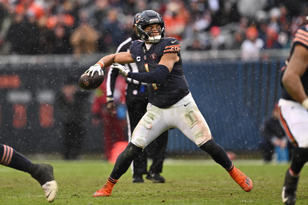 Justin Fields returns to normal action with the Steelers, mirroring the Bears’ changes