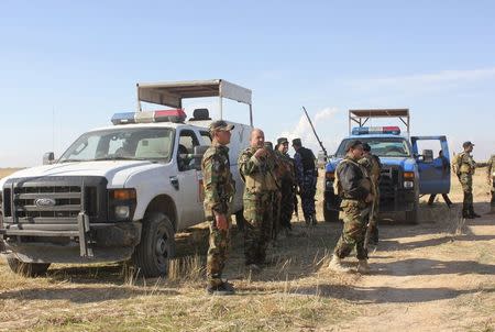 Members of the Iraqi security forces and Shiite fighters take part in an intensive security deployment after clashes with Islamic State militants in Saadiya, Diyala province November 23, 2014. REUTERS/Stringer