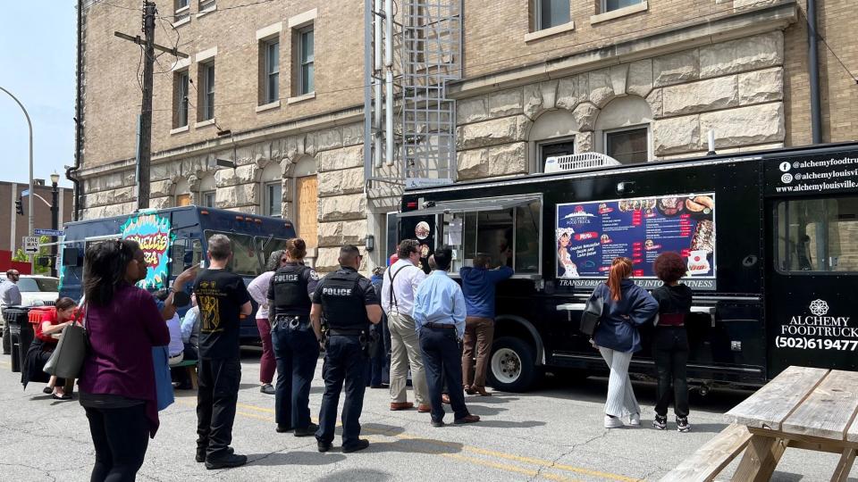 The first Food Truck Clinic program launched Thursday, offering a one-stop shop for Louisville food vendors to get permits needed to operate.