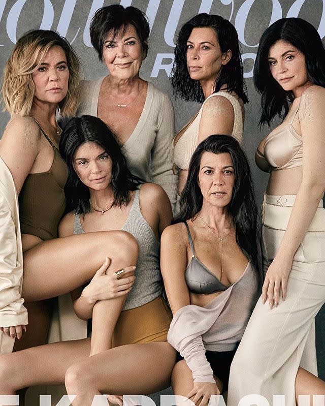 <h3>卡戴珊家族</h3><p>有網友把卡戴珊家族（Kardashian）一家六個女人的大合照通通變老了！不得不說，超模坎達兒珍娜（Kendall Jenner）和姐姐凱莉詹娜（Kylie Jenner）兩個人的狀態還是很美耶！完全羨慕啊～～～<br></p><p><a href="https://www.instagram.com/p/Bz8_NJVh3ci/" rel="nofollow noopener" target="_blank" data-ylk="slk:See the original post on Instagram;elm:context_link;itc:0;sec:content-canvas" class="link ">See the original post on Instagram</a></p><cite>oldcelebslol@Instagram</cite>