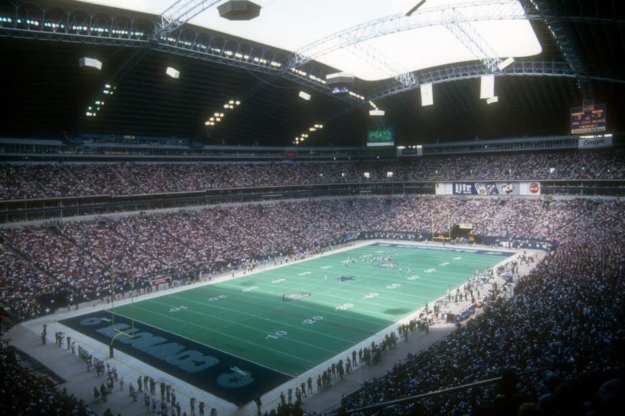 IRVING, TX – SEPTEMBER 11: Overall during a NFLfootball game between the Houston Oilers and the Dallas Cowboys on September 11,1994 at Texas Stadium in Irving, (Photo by Mitchell Layton/Getty Images)