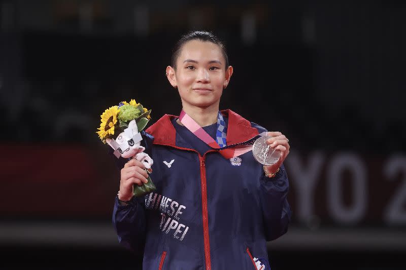 羽球球后戴資穎1日晚間在東京奧運羽球女子單打冠軍賽迎戰中國選手陳雨菲，雙方纏鬥3局後戴資穎未能勝出，但仍為台灣再添一面銀牌。（圖／中央社）