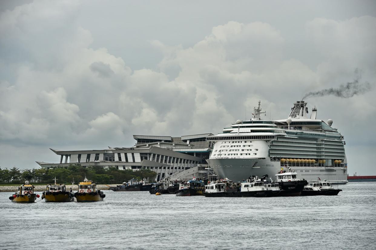 Cruise ship Mariner of the Seas is docked at the Marina Bay cruise centre terminal in Singapore on October 30, 2017. / AFP PHOTO / ROSLAN RAHMAN        (Photo credit should read ROSLAN RAHMAN/AFP via Getty Images)