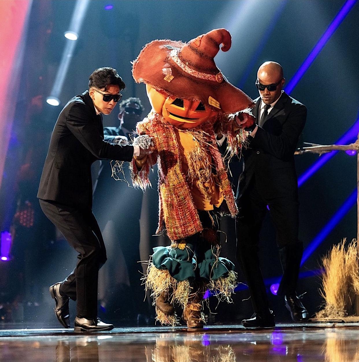 The Scarecrow decides to quit the competition on 'The Masked Singer' Season 8. (Photo: Fox)