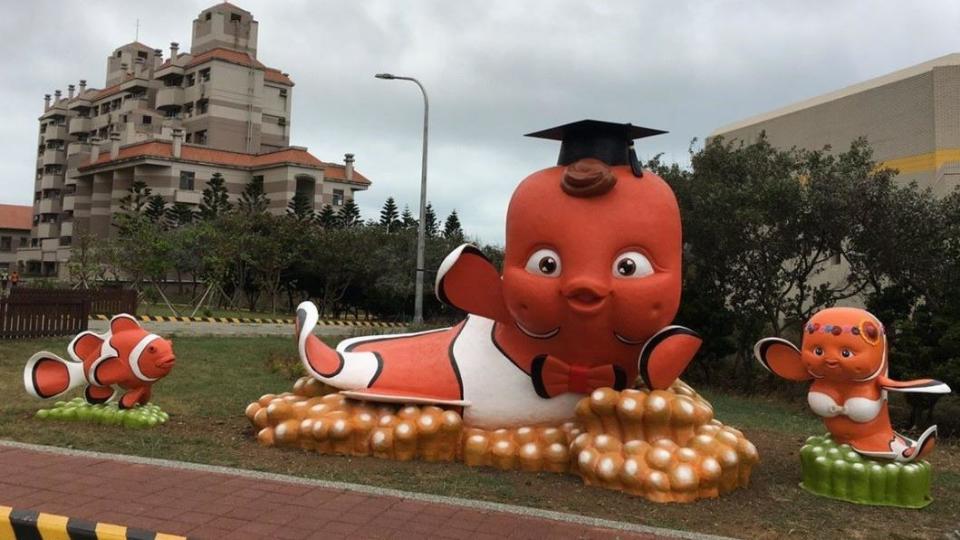 澎科大學士小丑魚家族。（圖／翻攝自澎科大超萌學士小丑魚家族臉書）