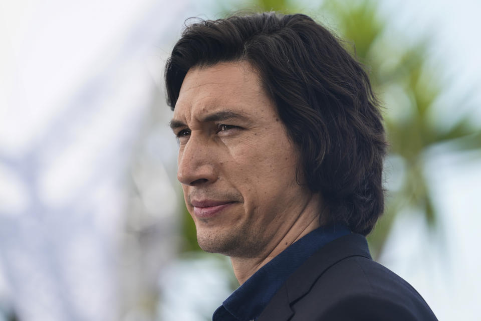 El actor Adam Driver posa con motivo del estreno de "Annette" en el Festival Internacional de Cine de Cannes, en el sur de Francia, el martes 6 de julio de 2021. (AP Foto/Brynn Anderson)