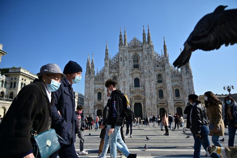 Devant la cathédrale de Milan, le 17 octobre 2020, dans la région la plus touchée d'Italie par la deuxième vague de coronavirus - MIGUEL MEDINA © 2019 AFP