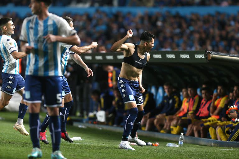 El festejo de Sigali después de anotar el gol del triunfo para un Racing necesitado