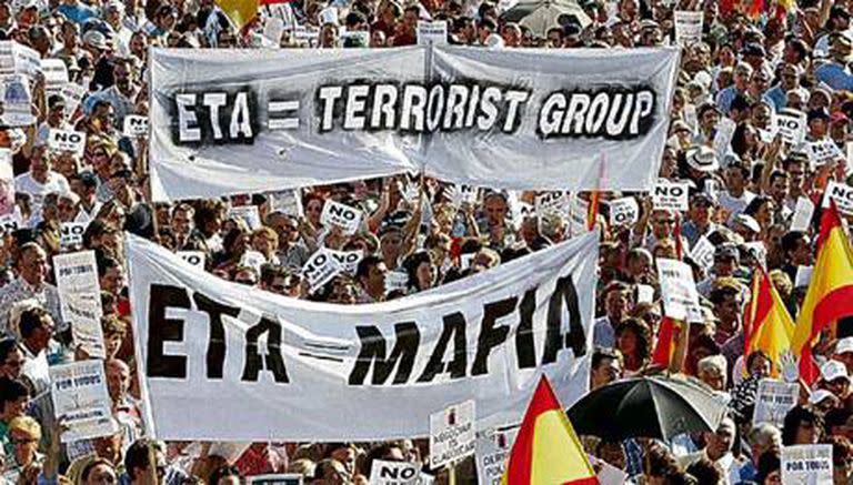 La multitudinaria marcha recorrió las calles de Madrid para expresar su rechazo a una negociación con ETA 
