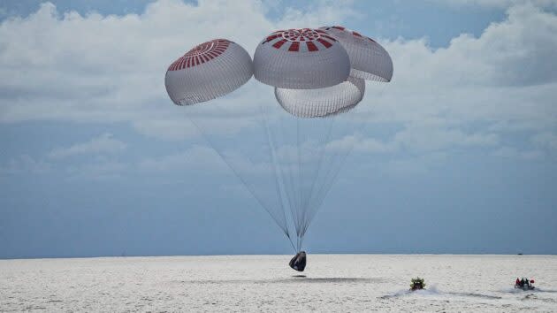 SpaceX Dragon splashdown