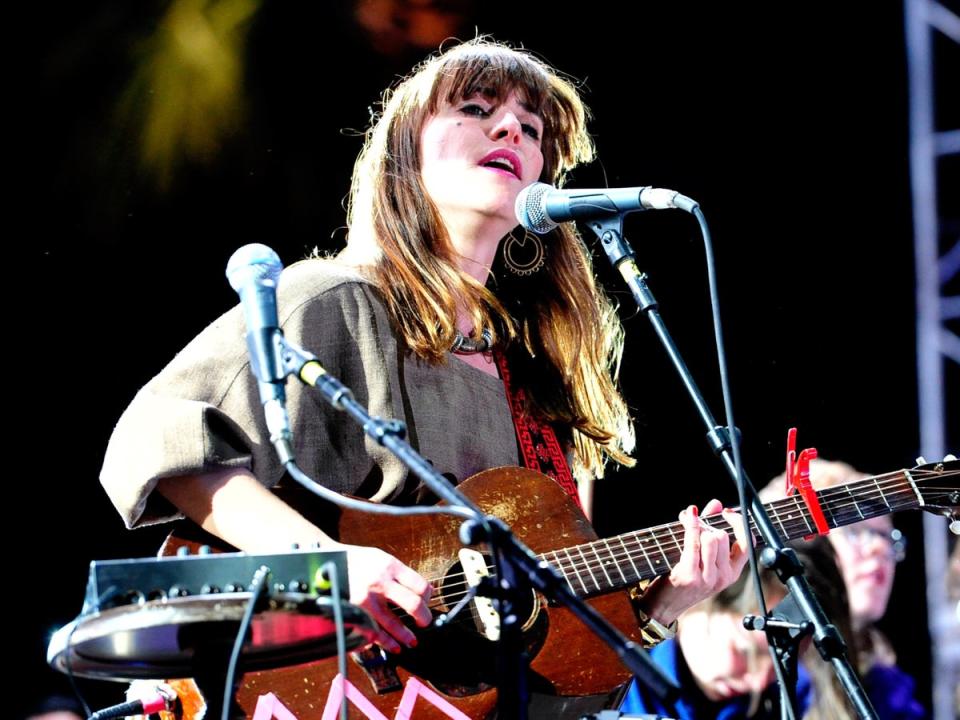 Leslie Feist, del grupo Feist, actúa durante el segundo día del Festival de Música y Artes del Valle de Coachella 2012 (Frazer Harrison/Getty Images para Coachella)