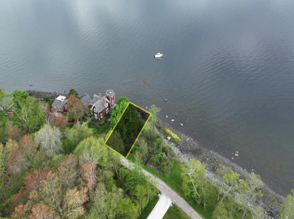 The area in yellow adjacent to the Conanicut Lighthouse is available through a government auction.