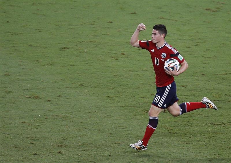 MUN57-269. FORTALEZA (BRASIL), 04/07/2014.- El centrocampista colombiano James Rodríguez celebra el gol marcado ante Brasil durante el partido Brasil-Colombia, de cuartos de final del Mundial de Fútbol de Brasil 2014, en el Estadio Castelão de Fortaleza, Brasil, hoy 4 de julio de 2014. EFE/Kai Försterling

&quot;ATENCIÓN EDITORES: Sólo Uso editorial. Prohibido su uso en referencia con entidad comercial alguna. Prohibido su uso en alertas, descargas o mensajería multimedia en móviles. Las imágenes deberán aparecer como fotografías congeladas y no podrán emular la acción del juego mediante secuencias o fotomontajes. Ninguna imagen publicada podrá ser alterada, mediante texto o imagen superpuesta, en el caso de que (a) intencionalmente oculte o elimine el logotipo de un patrocinador o (b) añada y/o cubra la identificación comercial de terceras partes que no esté oficialmente asociada con la Copa Mundial de la FIFA 2014&quot;