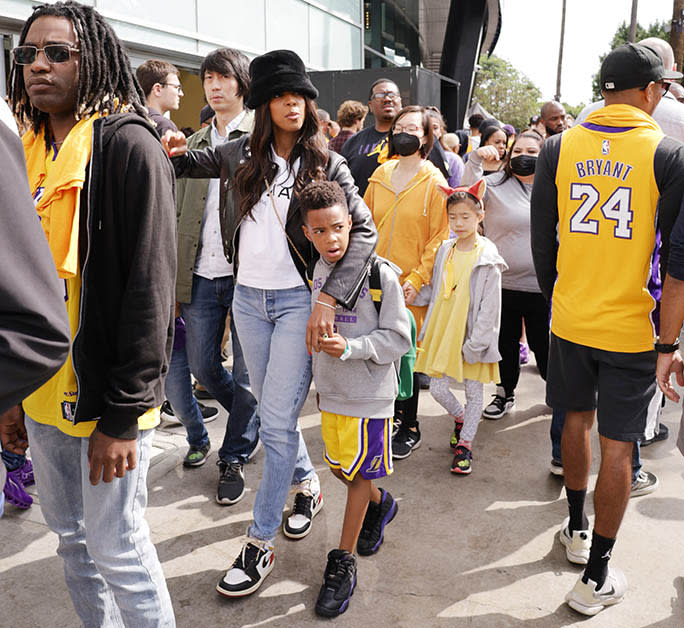 Kelly Rowland at Denver Nuggets vs Los Angeles Lakers Game at in Los Angeles, CA on April 3, 2022. - Credit: Damian Avitia /London Entertainm