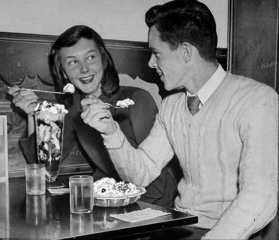 1948: Love at first bite