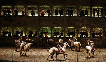 Horses and riders perform on stage during a dress rehearsal of Wolfgang Amadeus Mozart's cantata "Davide penitente" in Salzburg January 20, 2015. REUTERS/Dominic Ebenbichler