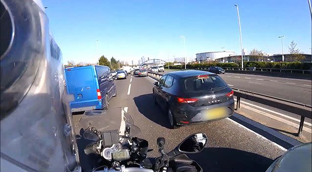 A first aider spots the Seat stopped after traffic has begun moving on a bumper-to-bumper London highway. Source: YouTube