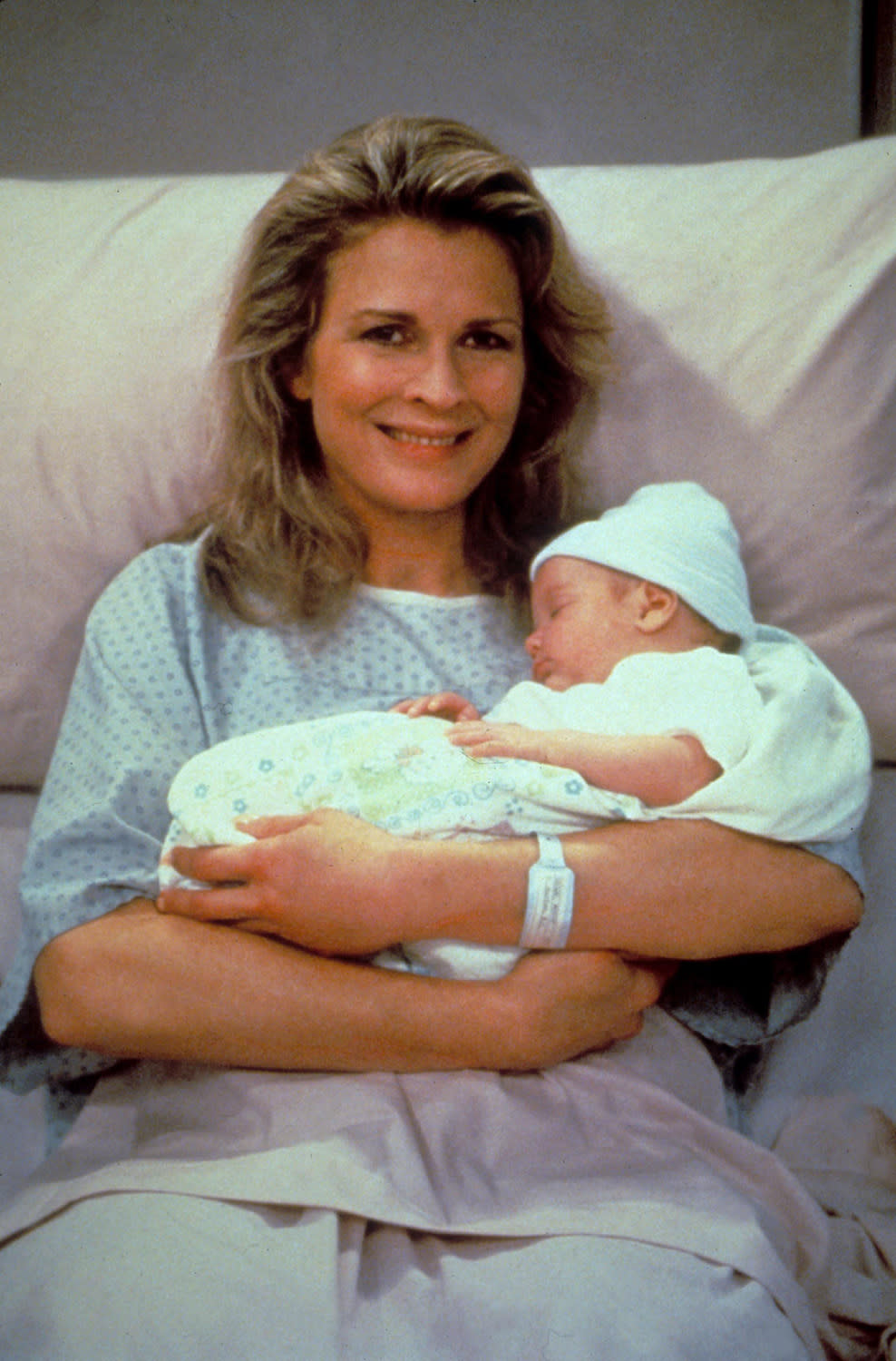 Candice Bergen as Murphy Brown in “Birth 101,” the Season 4 finale of <em>Murphy Brown</em>. (Photo: CBS)