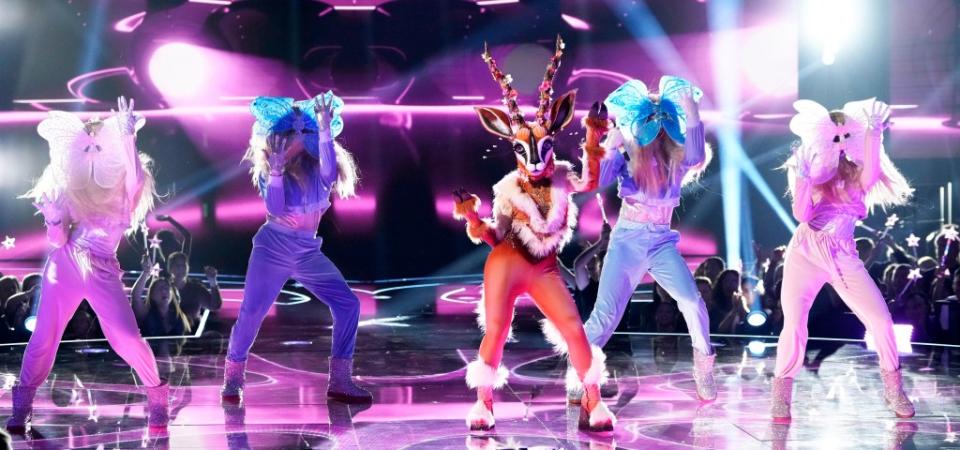 THE MASKED SINGER: Gazelle in the “2000’s Night ”episode of THE MASKED SINGER airing Wednesday, Oct. 11 (8:00-9:00 PM ET/5:00-6:00 PM PT live to all time zones) on FOX. CR: Trae Patton / FOX. ©2023 FOX Media LLC.