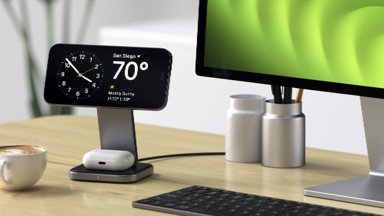  Satechi 2-in-1 wireless charging stand. 