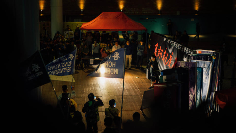 理大學生會在校園舉辦集會，有集會人士揮動「香港獨立」旗幟。周滿鏗攝