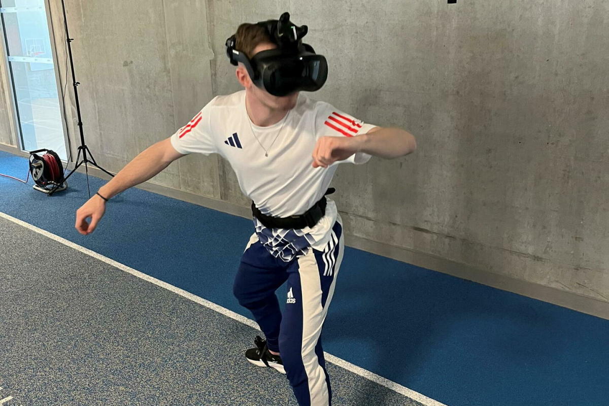 Virtual reality for track and field relay teams