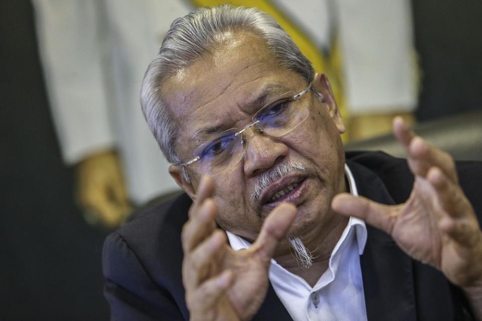 Umno secretary-general Tan Sri Annuar Musa speaks to Malay Mail during an interview at his office in Kuala Lumpur February 5, 2019.  — Picture by Hari Anggara