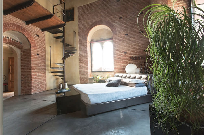 <p>Here’s the luxurious bedroom with arched windows and a spiral staircase. (Airbnb) </p>