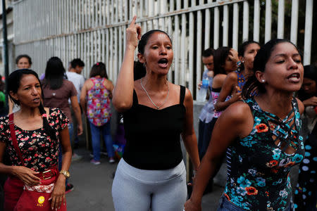 Relatives of inmates react outside a detention center of the Bolivarian National Intelligence Service (SEBIN), where a riot occurred, according to relatives, in Caracas, Venezuela May 16, 2018. REUTERS/Carlos Garcia Rawlins