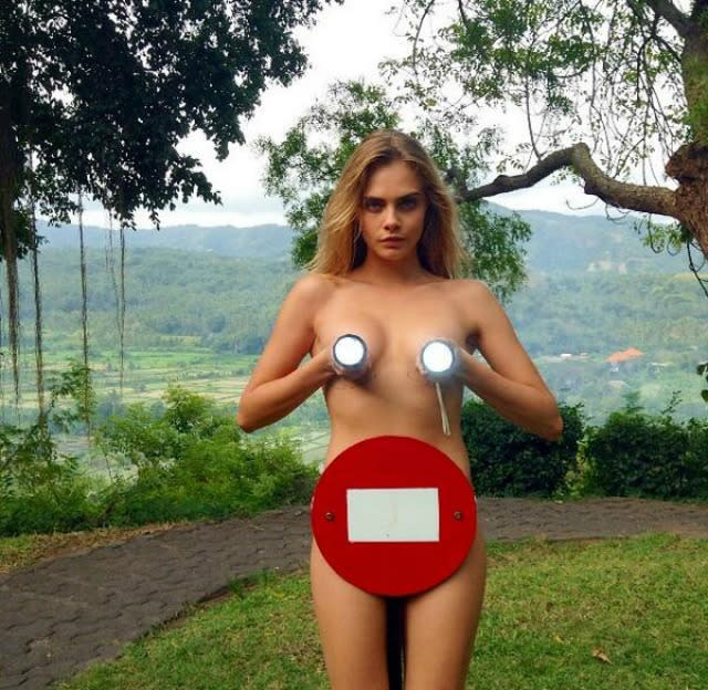 Otra famosa que está muy orgullosa de sus pequeños atributos es la modelo y actriz Cara Delevingne, cuyos seguidores de las redes sociales saben que no tiene ningún tipo de complejo. Hasta ha apoyado el movimiento ‘Free The Nipple’ (libera el pezón), dejando muy poco a la imaginación, para protestar contra la censura de Instagram. (Foto: Twitter / @caradelevingne).