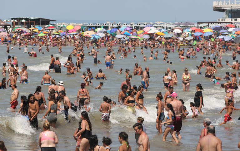 Los restos de un hombre fueron encontrados este mediodía, a 300 metros de la costa de Playa Popular