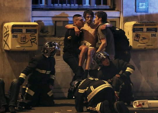 An injured hostage outside the concert hall. Photo: Yahoo News