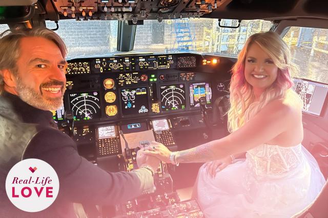 Couple Marries on Plane 7 Miles Above Ariz. After Las Vegas Flight