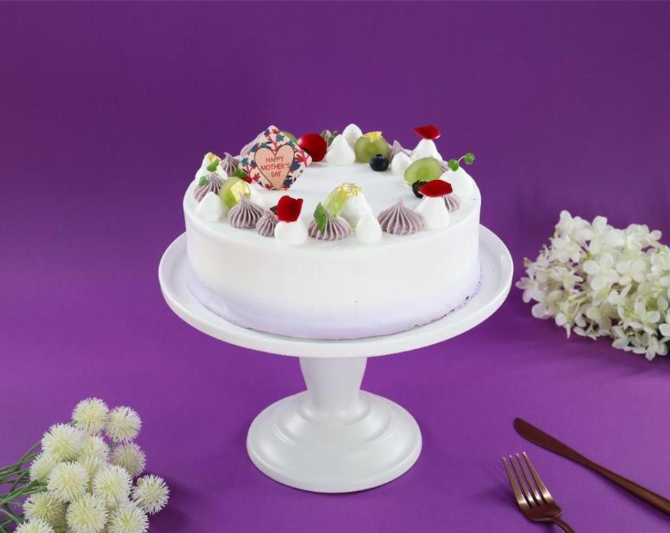 台中長榮桂冠今年推出5款母親節蛋糕，主廚首推創新款的「北海道香芋奶凍蛋糕」！（圖／業者提供）