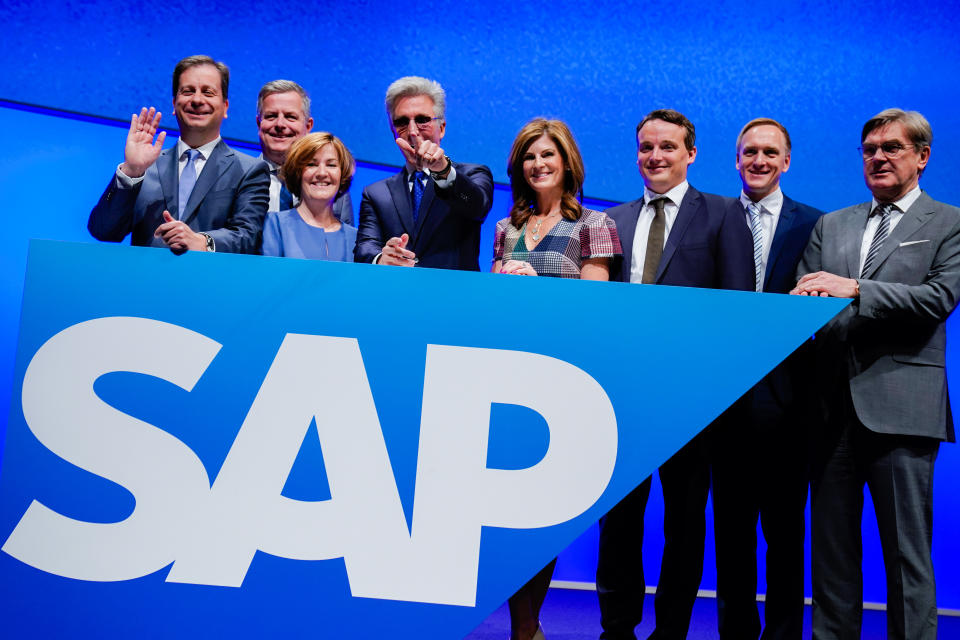 15 May 2019, Baden-Wuerttemberg, Mannheim: Luka Mucic (l-r), Chief Financial Officer, Stefan Ries, Chief Human Resources Officer, Adaire Fox-Martin, Global Customer Operations, Bill McDermott, Chief Executive Officer, Jennifer Morgan, Member of the Executive Board, Christian Klein, Chief Operating Officer, Jürgen Müller, Chief Technology Officer, and Michael Kleinemeier, SAP Digital Business Services, stand behind a corporate logo at SAP's Annual General Meeting. Photo: Uwe Anspach/dpa (Photo by Uwe Anspach/picture alliance via Getty Images)