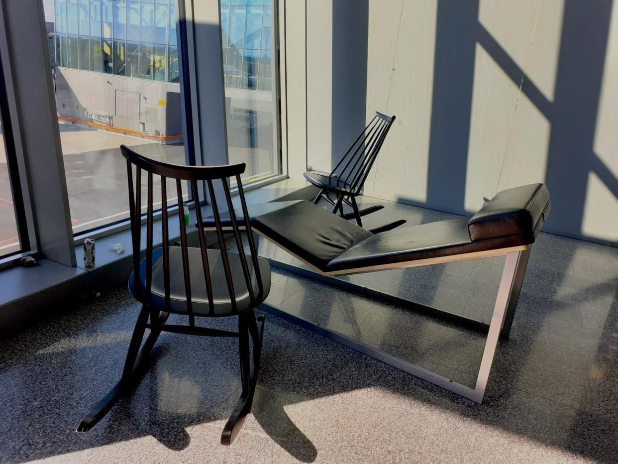 A picture of seating options at the airport shows a long chair and rocking chairs.