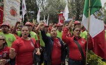 <p>MEX022. CIUDAD DE MÉXICO (MÉXICO), 29/08/2018.- Seguidores del dirigente sindical minero, Napoleón Gómez Urrutia, se manifiestan hoy, miércoles 29 de agosto de 2018, a las afueras del Senado de la República, en Ciudad de México (México), para dar su apoyo al polémico líber que recibió la credencial que lo acredita como senador por el partido Morena, en la próxima legislatura. El Tribunal Electoral de México validó la candidatura al Senado del líder minero Napoleón Gómez Urrutia, acusado de malversación y refugiado en Canadá y que se representa por el partido Morena, del izquierdista Andrés Manuel López Obrador. Gómez Urrutia, refugiado desde 2014 en Canadá tras ser acusado de malversar unos 55 millones de dólares de un fondo sindical, es ahora candidato al Senado. EFE/Mario Guzmán </p>