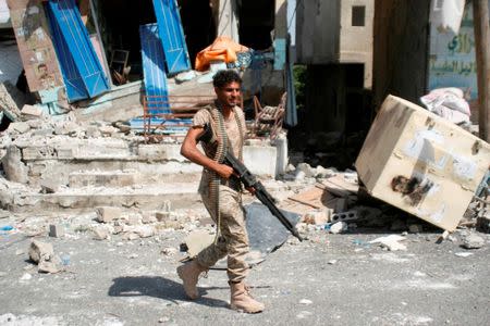 A pro-government soldier walks at the site of recent clashes between pro-government fighters and Houthi fighters in the southwestern city of Taiz, Yemen November 23, 2016. REUTERS/Anees Mahyoub