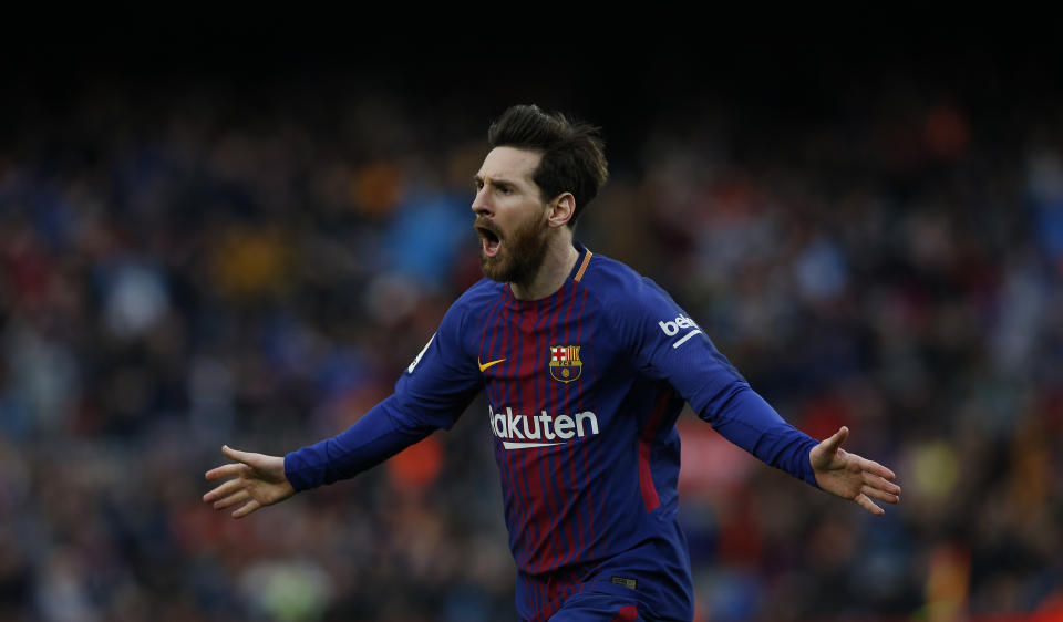 El argentino Lionel Messi festeja luego de anotar el gol del Barcelona en su triunfo de 1-0 sobre el Atlético de Madrid por la liga española en el Camp Nou de Barcelona, España, el domingo 4 de marzo de 2018. (AP Foto/Manu Fernandez)