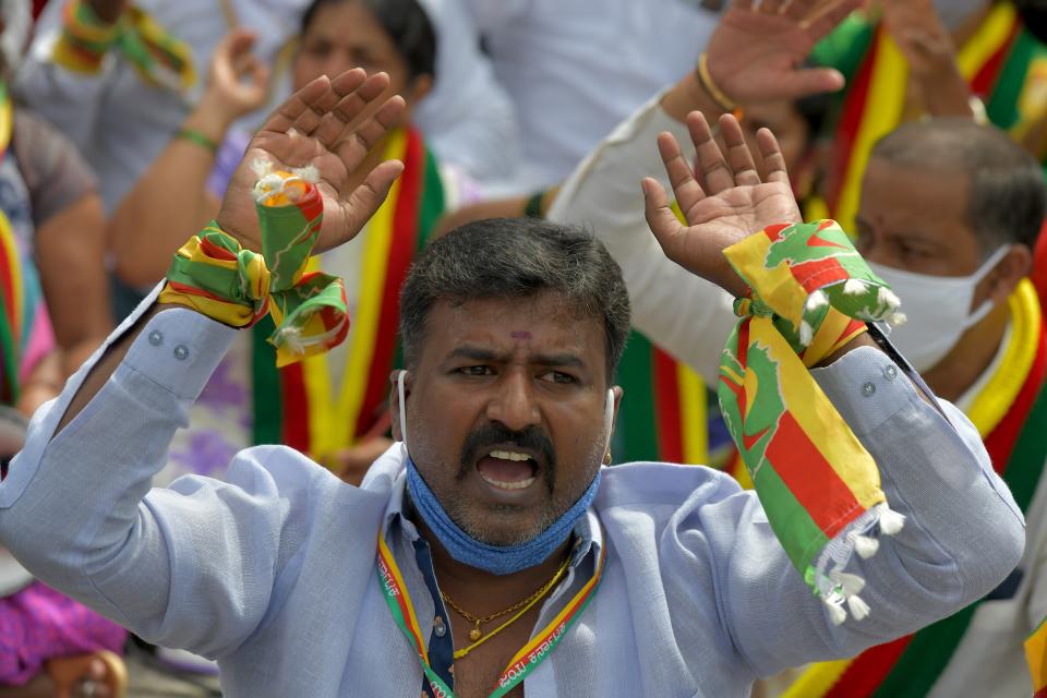 Activists belonging to various farmers rights organisations stage an anti-government demonstration to protest against the recent passing of new farm bills in parliament, in Bangalore on September 28, 2020. (Photo by Manjunath Kiran / AFP) (Photo by MANJUNATH KIRAN/AFP via Getty Images)