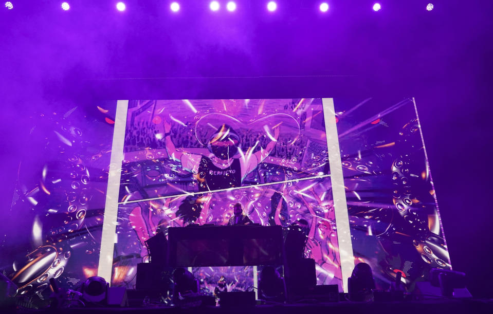 El DJ británico Paul Oakenfold durante su presentación en el festival Vive Latino en la Ciudad de México el domingo 19 de marzo de 2023. (Foto AP/Fernando Llano)