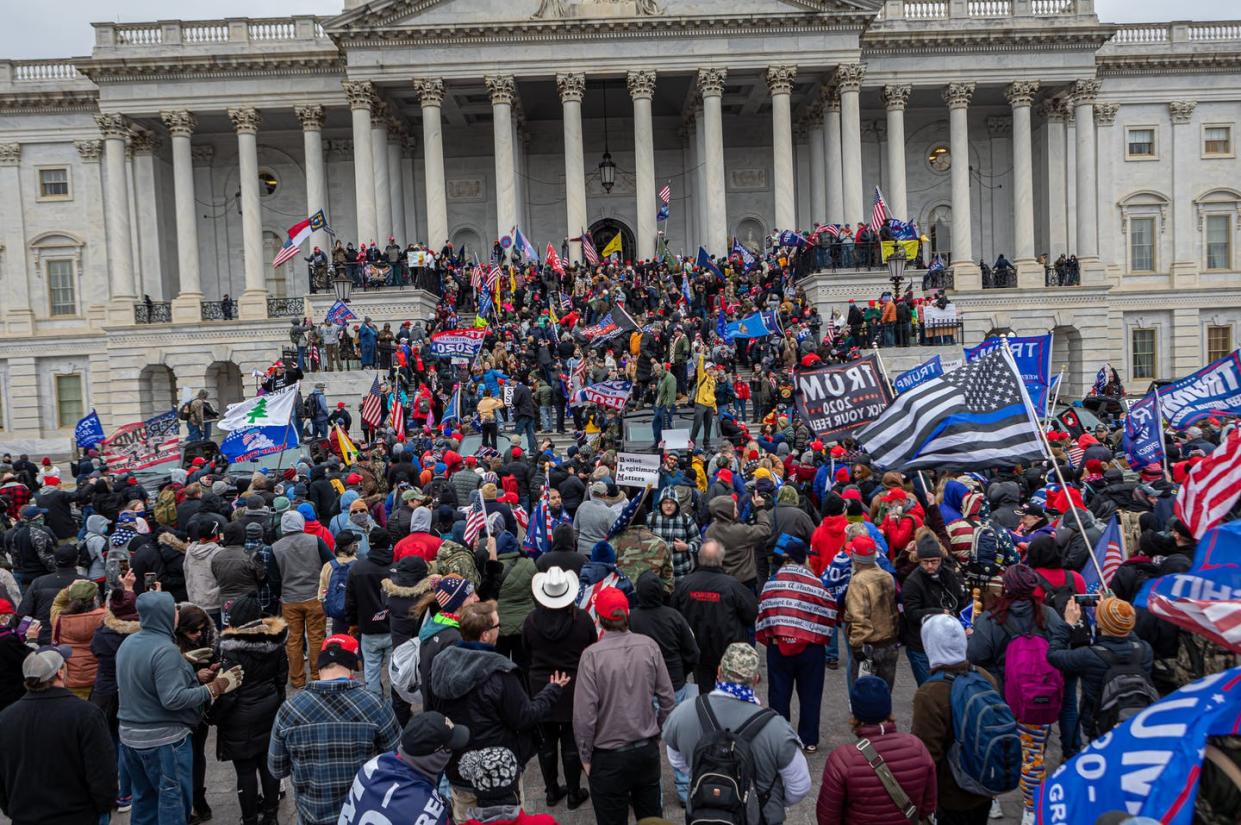 <span class="caption">It is very difficult to estimate the size of the crowd that stormed Capital Hill because there is no aerial imagery.</span> <span class="attribution"><a class="link " href="https://www.gettyimages.com/detail/news-photo/pro-trump-supporters-and-far-right-forces%C2%A0flooded-news-photo/1230465007" rel="nofollow noopener" target="_blank" data-ylk="slk:Pacific Press/LightRocket via Getty Images;elm:context_link;itc:0;sec:content-canvas">Pacific Press/LightRocket via Getty Images</a></span>